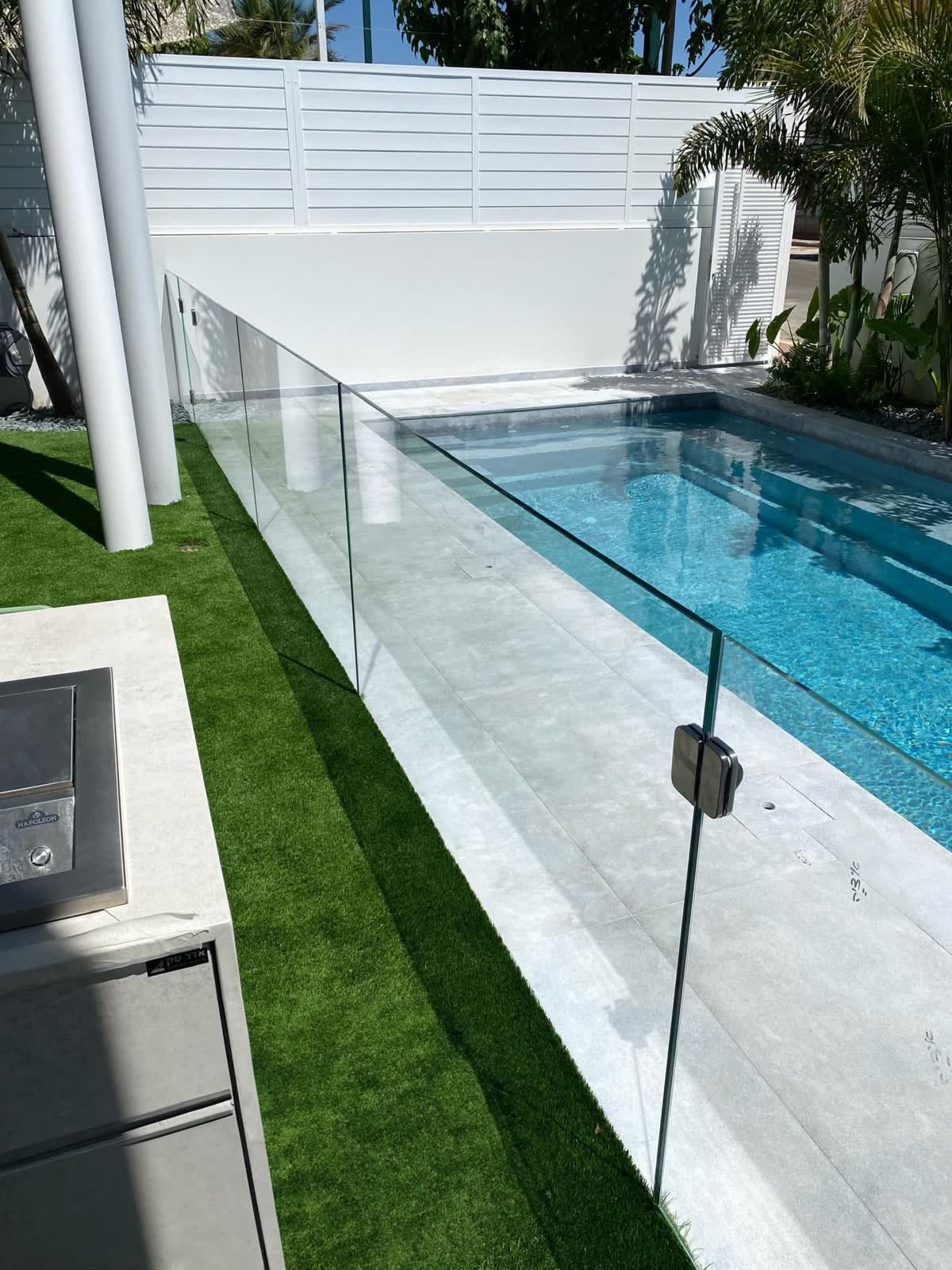 Glass pool fence railing installed by Aluminum Glass Pro Systems