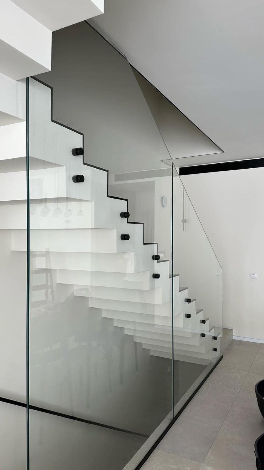 Custom railing glass installation in Tampa FL