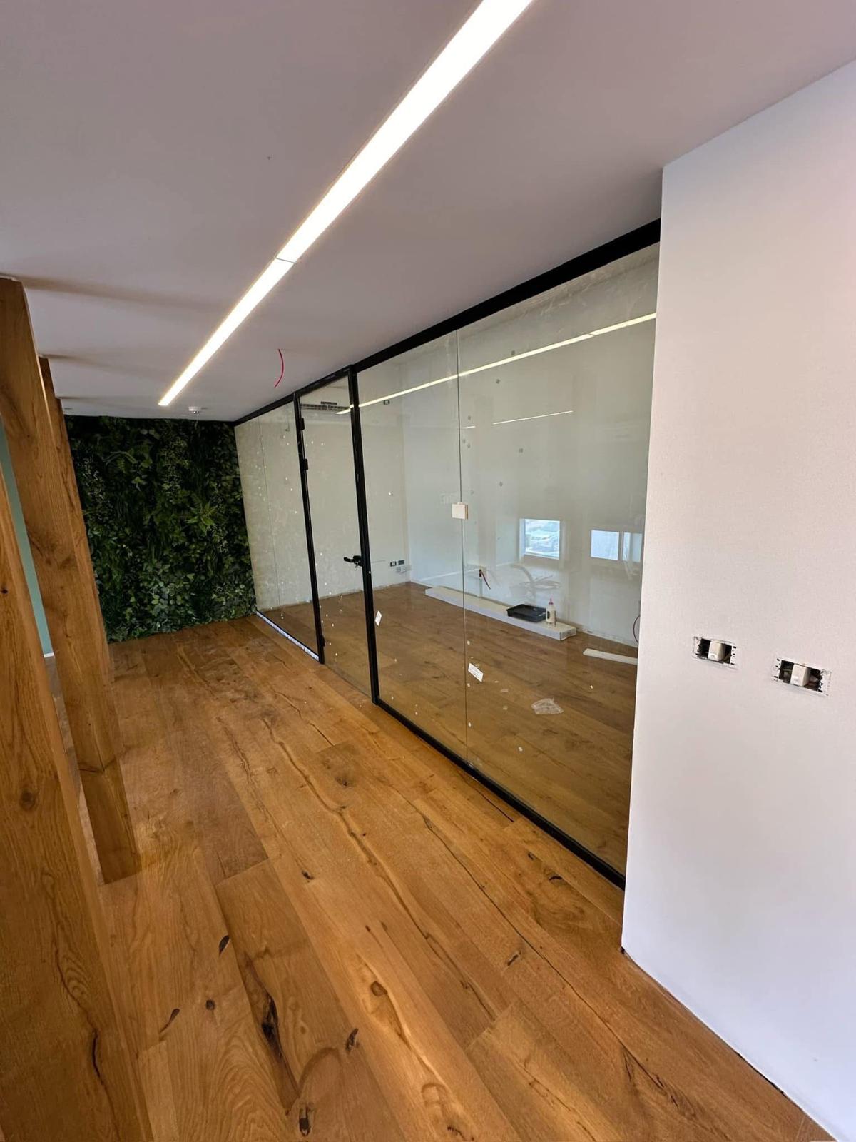 Storefront glass repair in Tampa FL