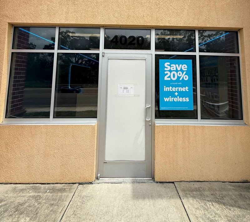 Commercial storefront glass repair and replacement in Tampa