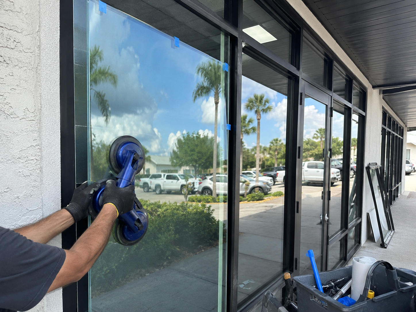 Commercial storefront glass repair and replacement in Tampa